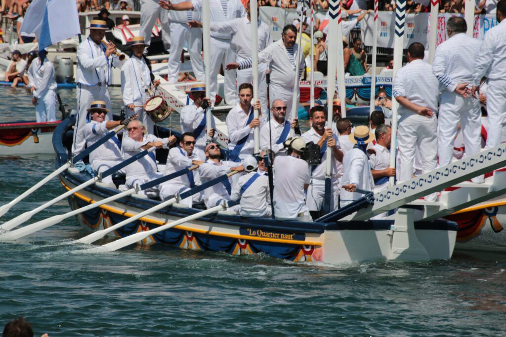 Rameurs sétois de la barque bleue
