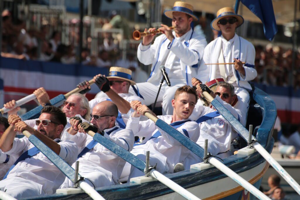 Rameurs sétois de la barque bleue