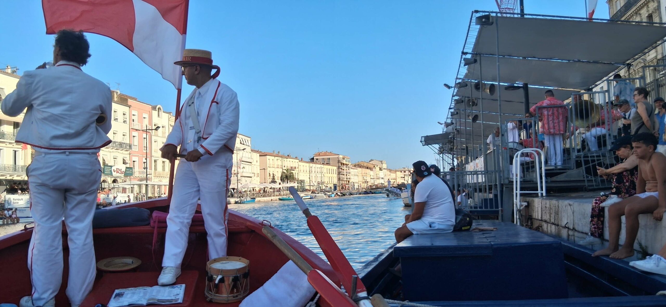 Gradins au bord du cadre royal