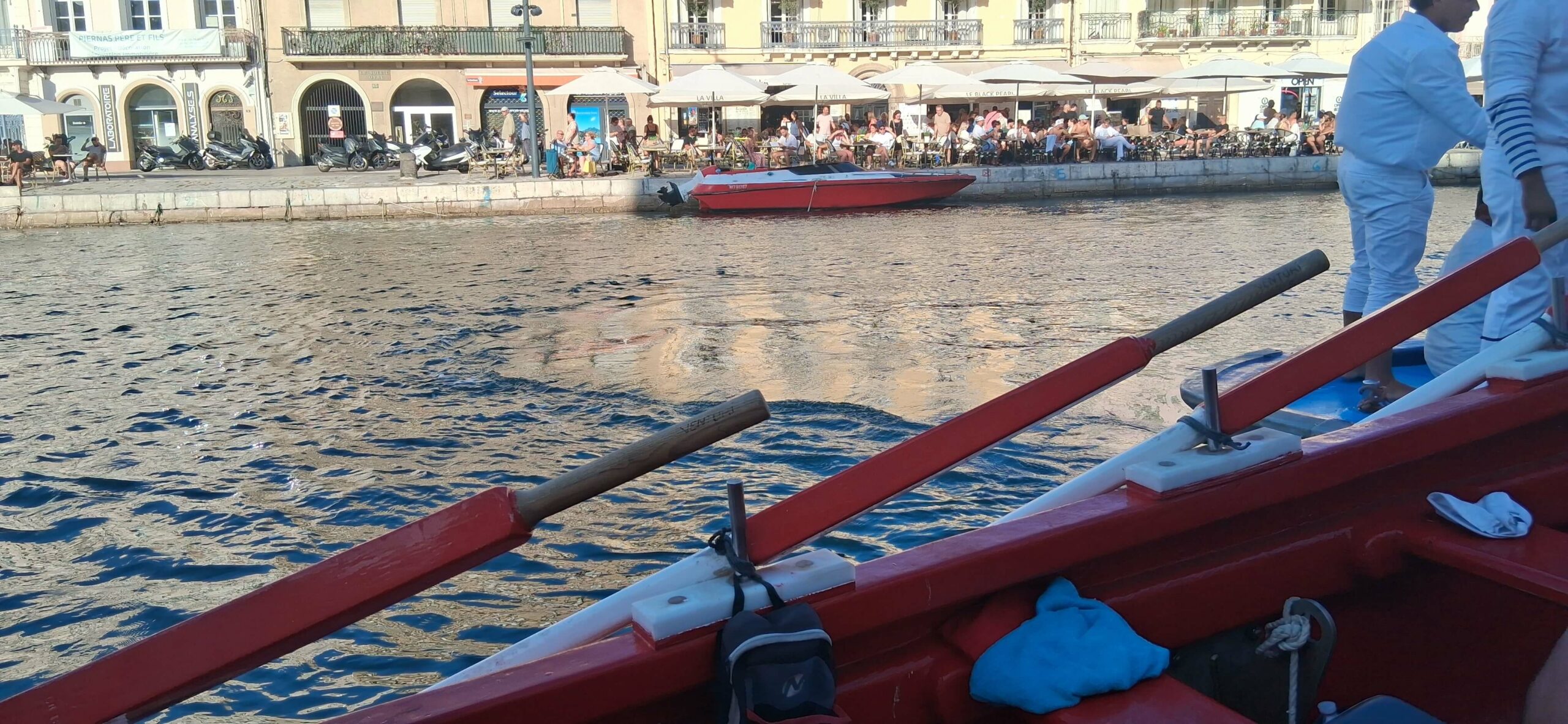 Vue du cadre depuis la barque rouge