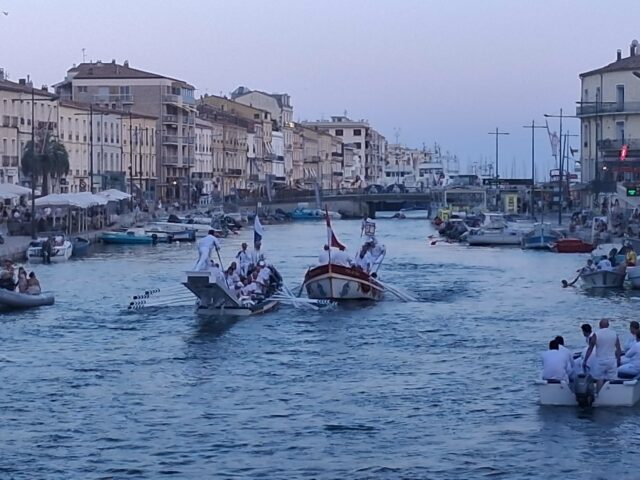 Les tournois de la Jeune Lance Sétoise lancent la suite de la saison 2026 des joutes nautiques